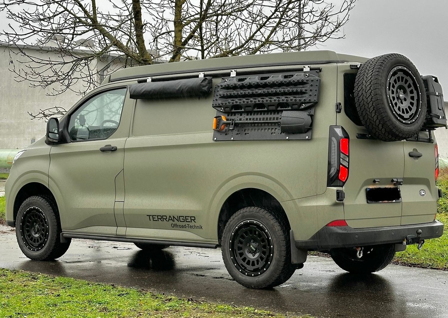 offroad-tilpasset ford transit. Vi har utstyr til din ford varebil